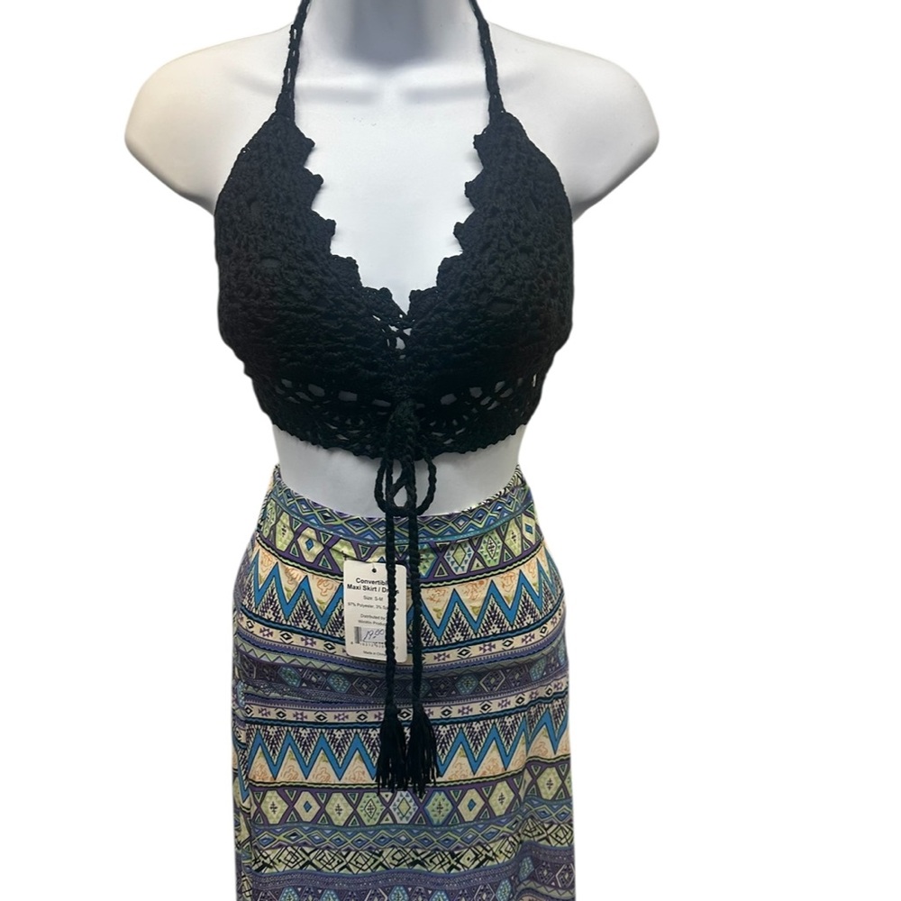 S/M.   NWT.   Black Crochet Halter Top    TURQ.
